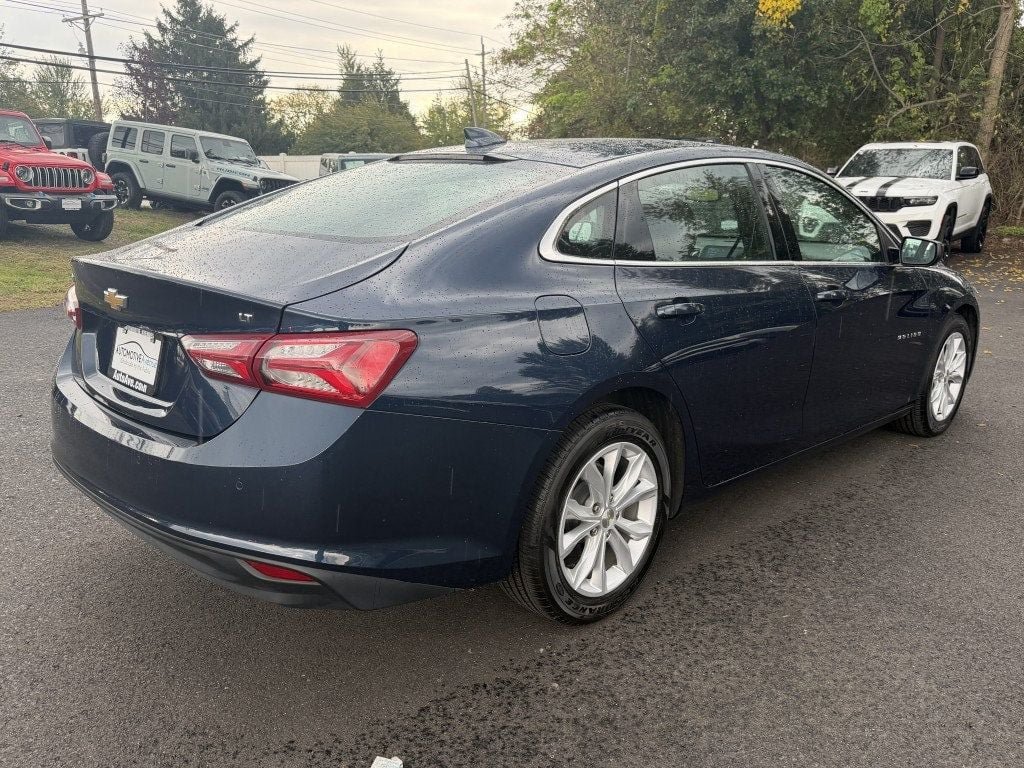Used 2022 Chevrolet Malibu LT w/ Leather Package FWD image 4