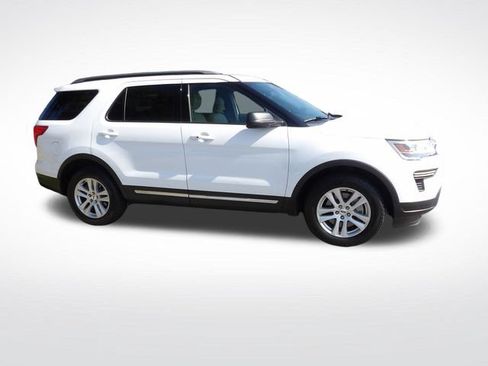 Used 2018 Ford Explorer XLT AWD/4WD image 16
