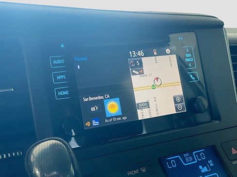 Used 2017 Toyota Sienna SE Premium FWD image 11