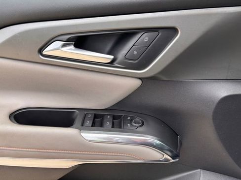 Used 2025 Chevrolet Traverse LT image 24