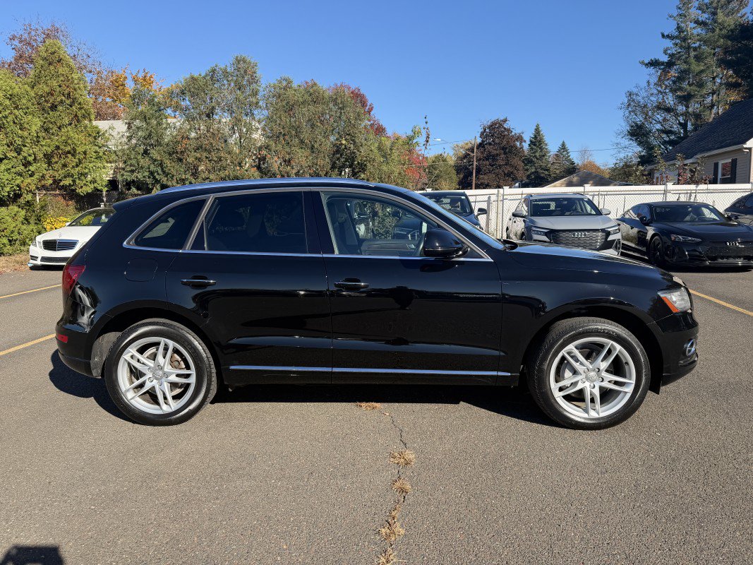Used 2017 Audi Q5 2.0T Premium Plus w/ Technology Package AWD/4WD image 4