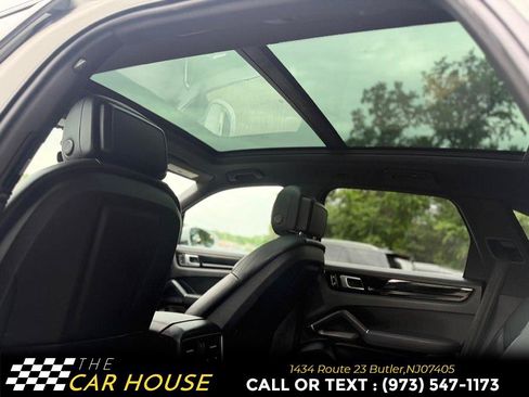 Used 2021 Porsche Cayenne AWD/4WD image 19
