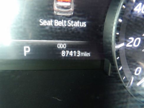 Used 2021 Toyota Highlander XLE AWD/4WD image 39
