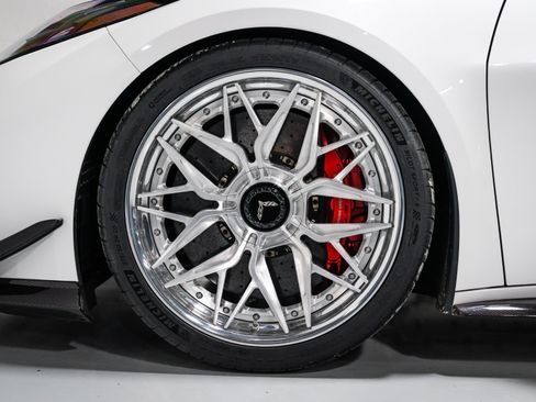 Used 2023 Chevrolet Corvette Z06 w/ Z07 Performance Package RWD image 9