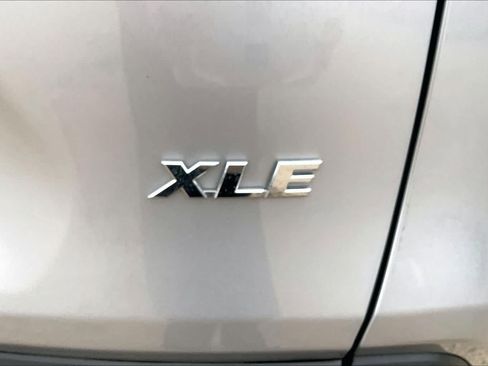 Used 2025 Toyota RAV4 XLE FWD image 10