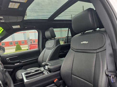 Used 2025 Ford Expedition Max Platinum AWD/4WD image 13