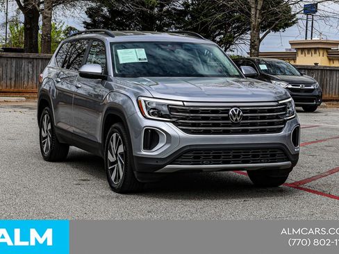 Used 2025 Volkswagen Atlas SE image 6