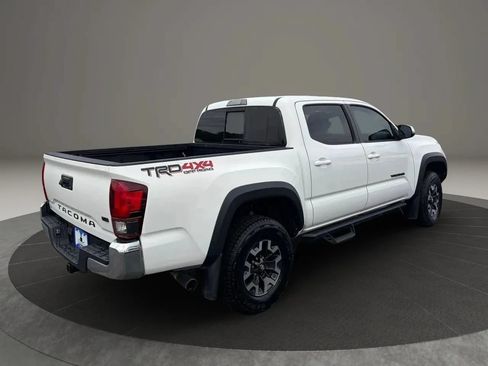Used 2019 Toyota Tacoma TRD Off-Road AWD/4WD image 5