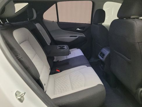 Used 2018 Chevrolet Equinox LS image 19