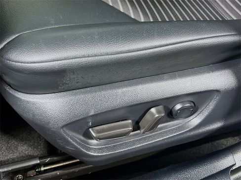 Certified 2022 Toyota Camry SE image 18