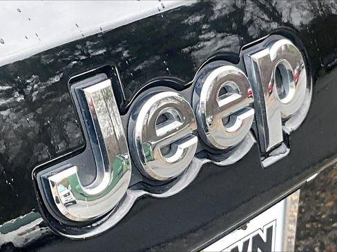 Used 2019 Jeep Grand Cherokee Overland image 31