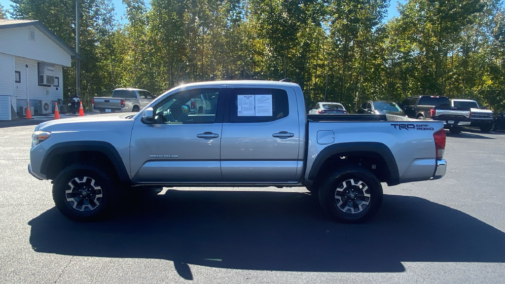 Used 2017 Toyota Tacoma TRD Off-Road w/ Tow Package RWD image 8