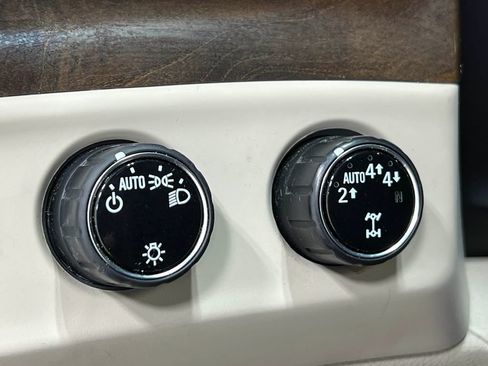 Used 2018 Cadillac Escalade Premium Luxury AWD/4WD image 36