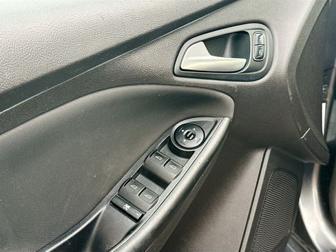 Used 2017 Ford Focus SE FWD image 15