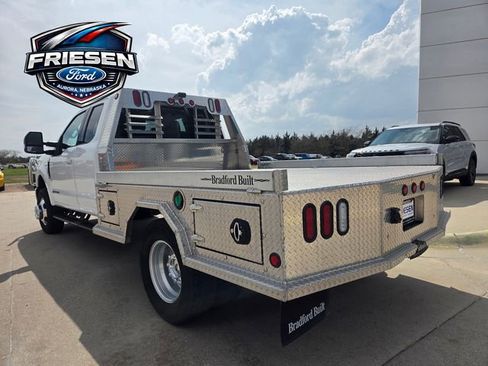 Used 2020 Ford F350 Lariat w/ Lariat Value Package image 5