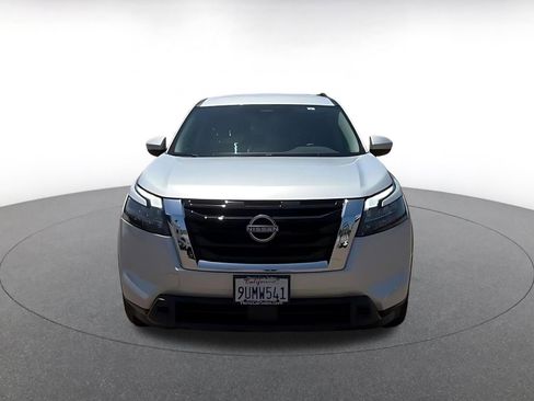 Used 2025 Nissan Pathfinder SV FWD image 4
