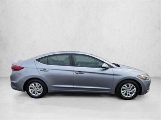 Used 2017 Hyundai Elantra SE video 3