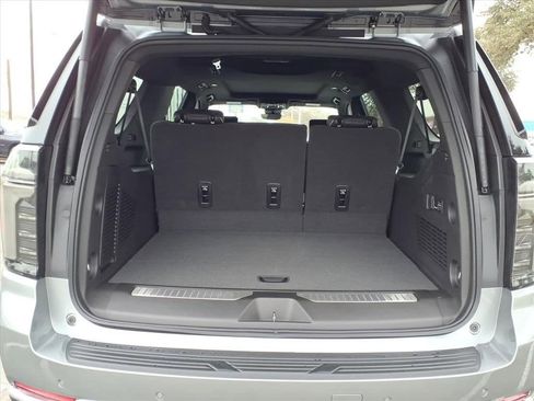 New 2026 Chevrolet Suburban Premier image 8