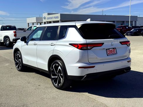 Used 2022 Mitsubishi Outlander ES image 9