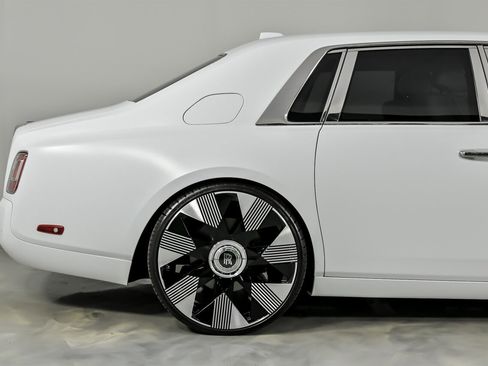 Used 2018 Rolls-Royce Phantom Sedan image 13