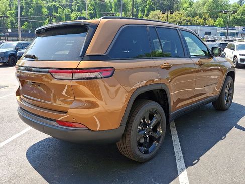 New 2026 Jeep Grand Cherokee Limited w/ Limited Altitude Package AWD/4WD image 3
