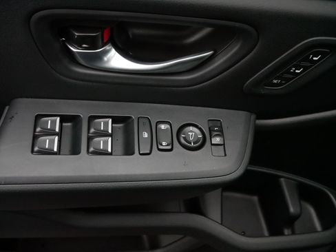 Certified 2025 Honda Pilot Touring image 19