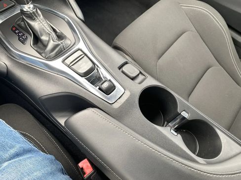 Used 2020 Chevrolet Camaro LT RWD image 15