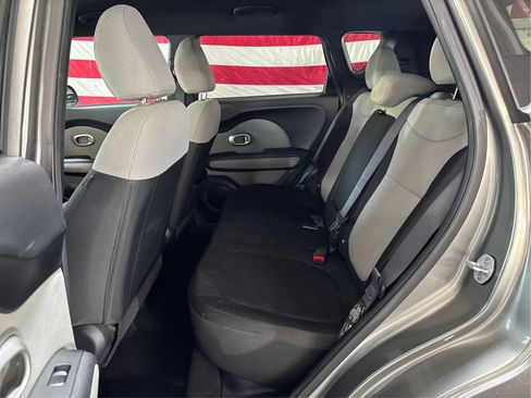 Used 2014 Kia Soul FWD image 10