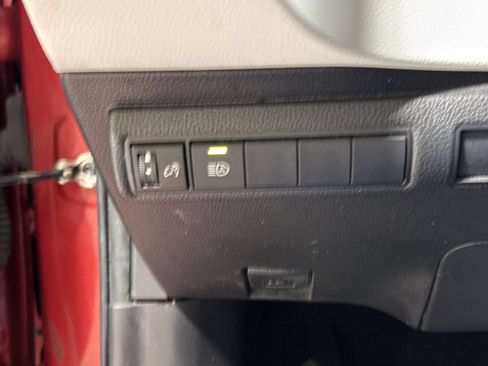 Used 2021 Toyota Corolla SE w/ SE Premium Package FWD image 18
