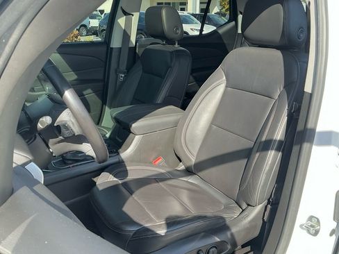 Used 2018 Chevrolet Traverse LT image 34