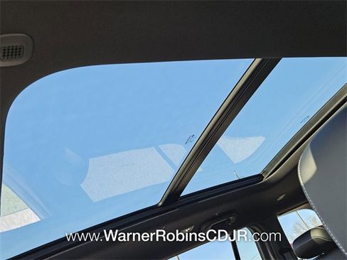 New 2025 Jeep Grand Cherokee Limited w/ Luxury Tech Group II image 19