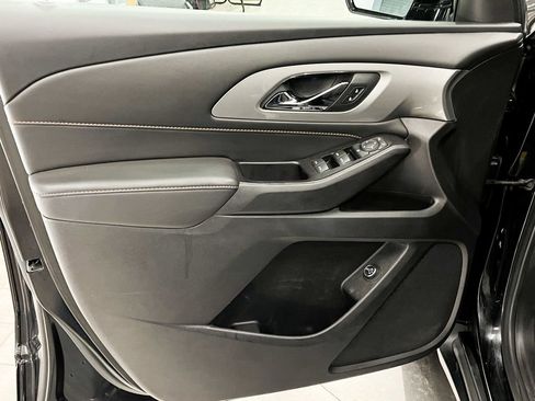 Used 2020 Chevrolet Traverse LT image 14