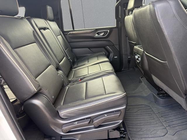 Used 2023 GMC Yukon XL SLT AWD/4WD image 17
