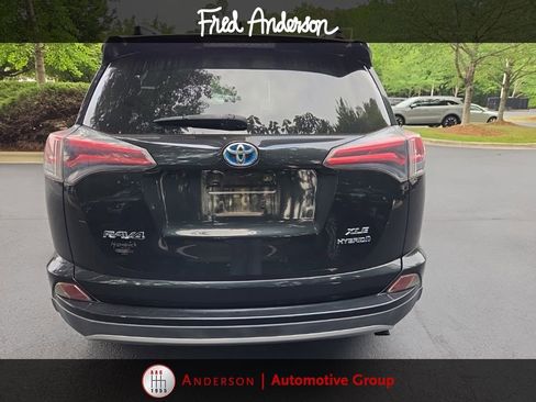 Used 2018 Toyota RAV4 XLE AWD/4WD image 10