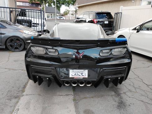 Used 2016 Chevrolet Corvette Z06 w/ 3LZ Preferred Equipment Group RWD image 9