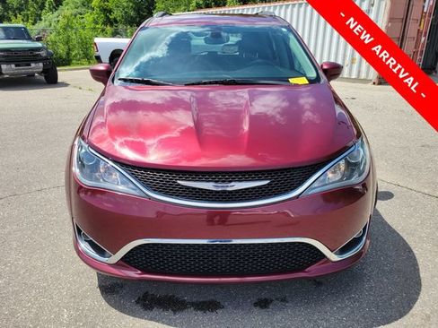Used 2017 Chrysler Pacifica Touring-L Plus FWD image 8