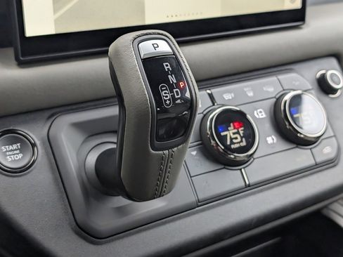 Used 2025 Land Rover Defender 110 image 17
