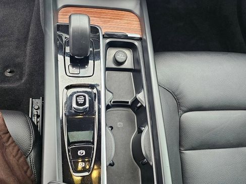 Certified 2024 Volvo V60 B5 Cross Country Plus image 23