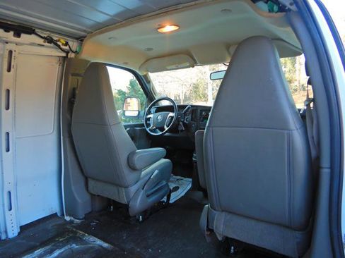 Used 2019 GMC Savana 3500 G3500 Cargo w/ Driver Convenience Package image 17