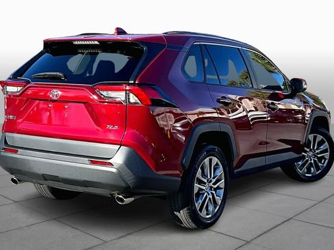 Used 2022 Toyota RAV4 XLE Premium image 12