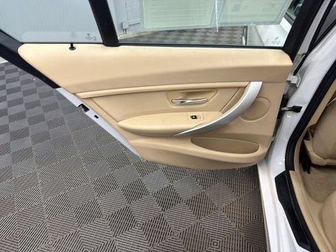 Used 2016 BMW 320i xDrive Sedan AWD/4WD image 12