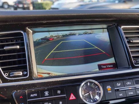 Used 2017 Kia K900 Luxury image 24