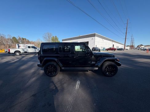 Used 2025 Jeep Wrangler Unlimited Sahara image 4