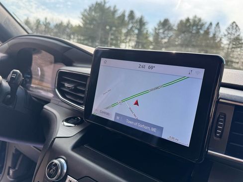 Used 2020 Ford Explorer XLT w/ Equipment Group 202A AWD/4WD image 18