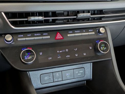 Used 2025 Hyundai Sonata SEL FWD image 17