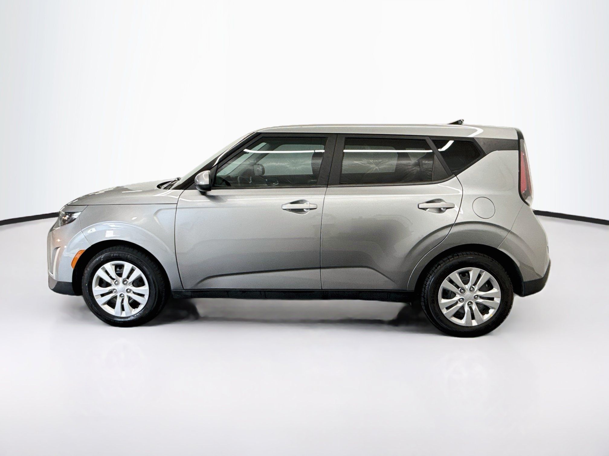 Used 2023 Kia Soul LX FWD image 4