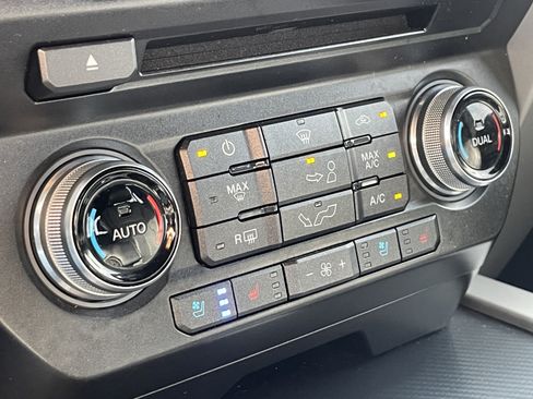 Used 2018 Ford F150 Lariat w/ Equipment Group 502A Luxury AWD/4WD image 16