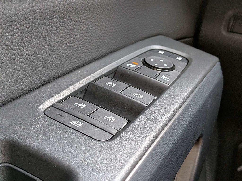 Used 2025 Nissan Pathfinder Rock Creek AWD/4WD image 28