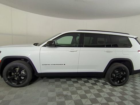 New 2025 Jeep Grand Cherokee L Limited w/ Black Appearance Package RWD image 7