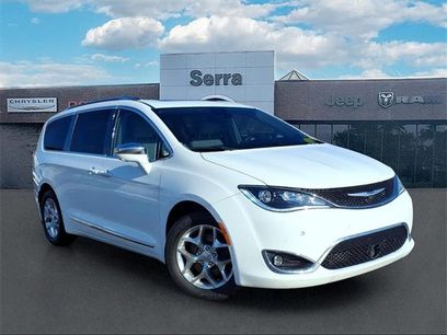 Used 2019 Chrysler Pacifica Limited w/ Advanced Safetytec Group
